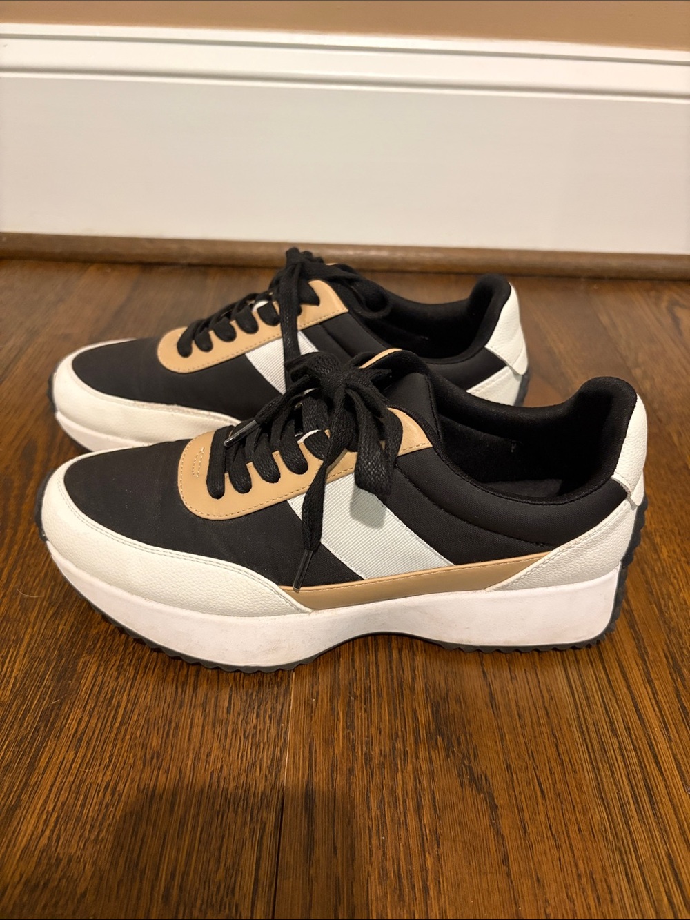 Dolce Vita Bettie Sneakers Black, White & Tan